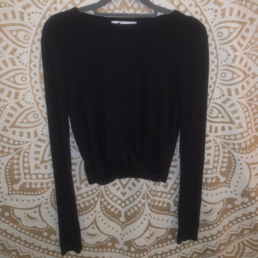 Women’s Black Long Sleeve Cropped